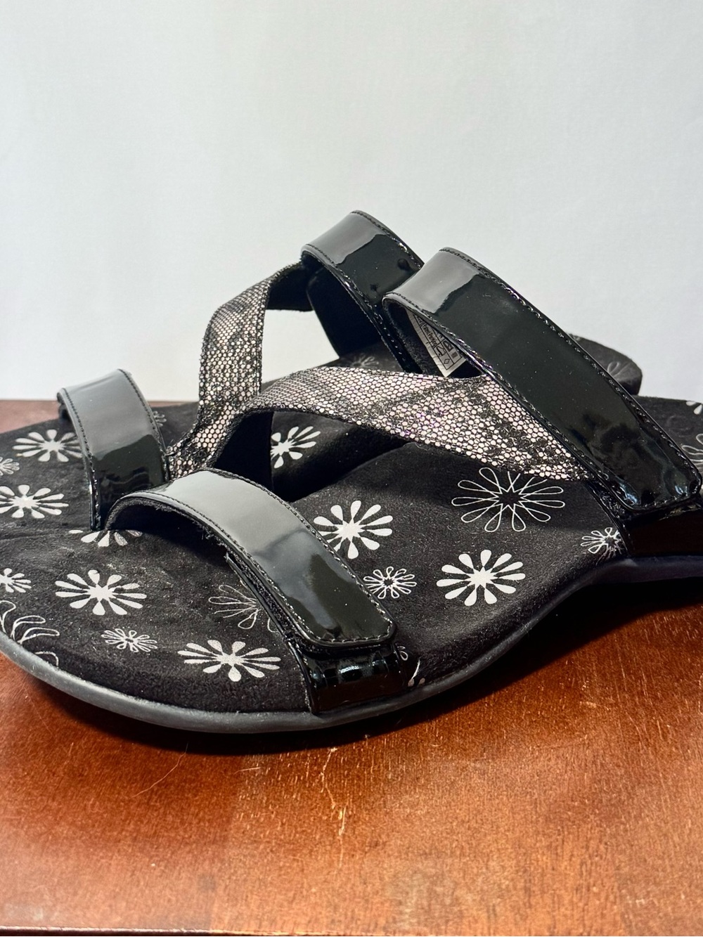 Vionic Black Patent Strappy Floral Footbed Sandals